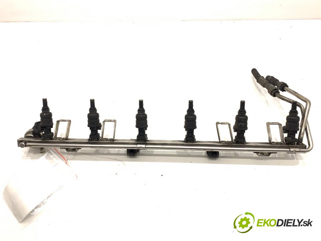 BMW E39 sedan 1999 110 kW 520 i 1990 Lišta vstrekovacia 1427335 (Vstrekovacia lišta)