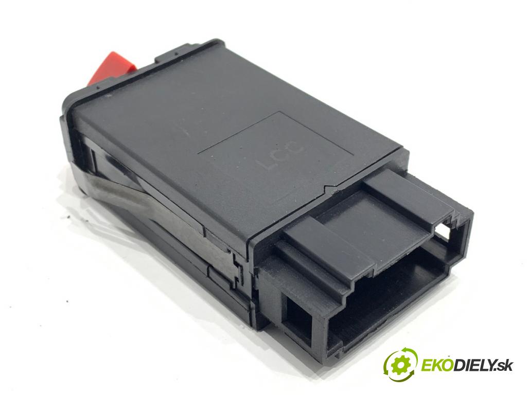 AUDI A6 C5 sedan 2000 132 kW 2.5 TDI quattro 2496 Spínač svetiel výstražných (núdzových)  (Prepínacie páčky pod volantom)