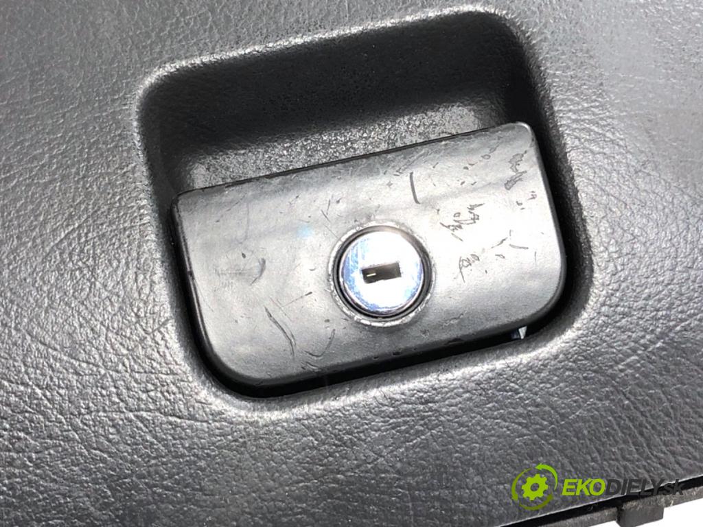 AUDI A6 C5 sedan 2000 132 kW 2.5 TDI quattro 2496 Priehradka, kastlík spolujazdca 4B1857035E (Priehradka (kastlík))