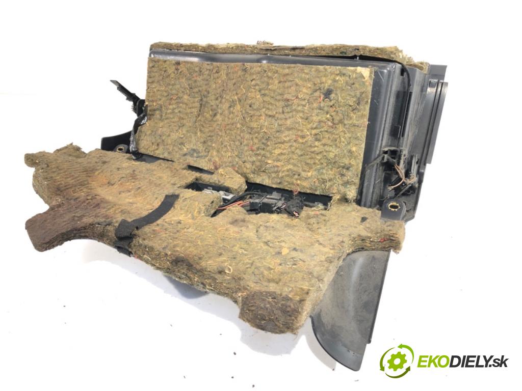 AUDI A6 C5 sedan 2000 132 kW 2.5 TDI quattro 2496 Priehradka, kastlík spolujazdca 4B1857035E (Priehradka (kastlík))