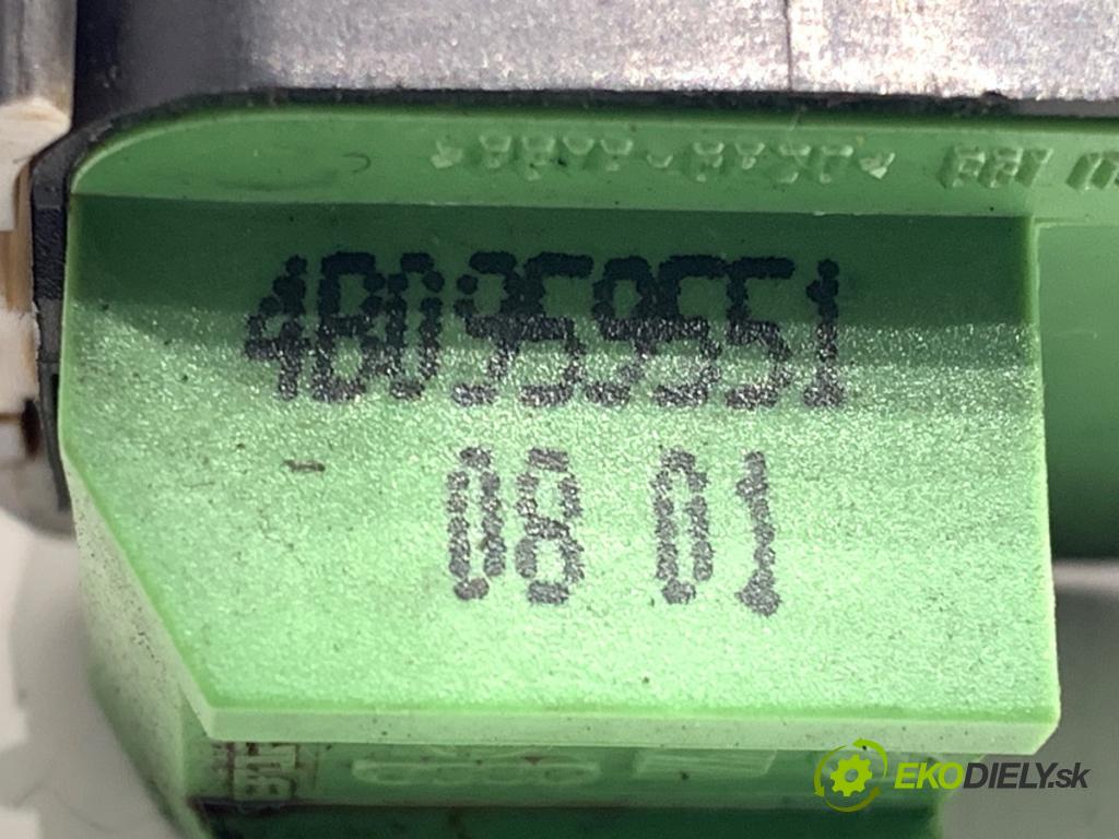 AUDI A6 C5 sedan 2000 132 kW 2.5 TDI quattro 2496 Prepínač nastavenia spätných zrkadiel 4B0959551 (Prepínacie páčky pod volantom)