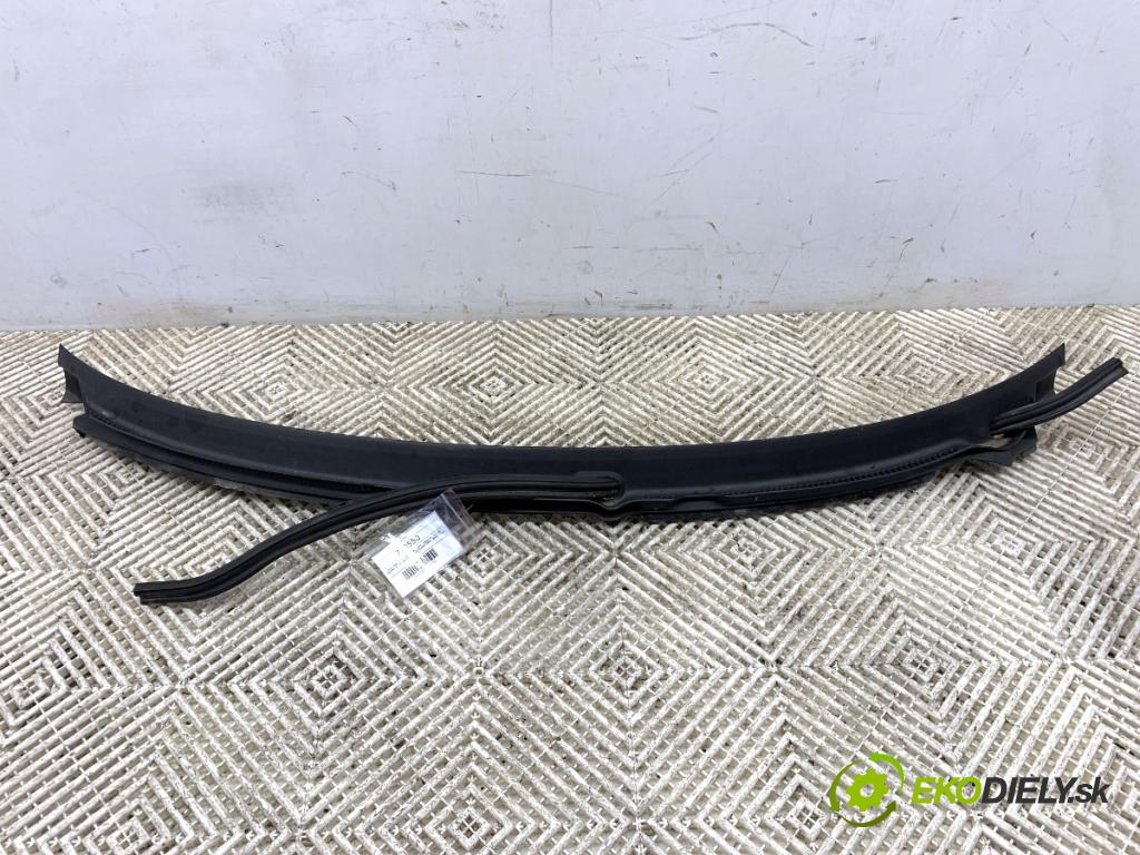 AUDI A6 C5 sedan 2000 132 kW 2.5 TDI quattro 2496 Torpédo, plast pod čelné okno 4B1819403C (Torpédo (plast pod čelným sklom))