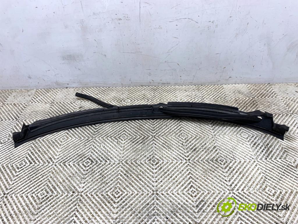 AUDI A6 C5 sedan 2000 132 kW 2.5 TDI quattro 2496 Torpédo, plast pod čelné okno 4B1819403C (Torpédo (plast pod čelným sklom))