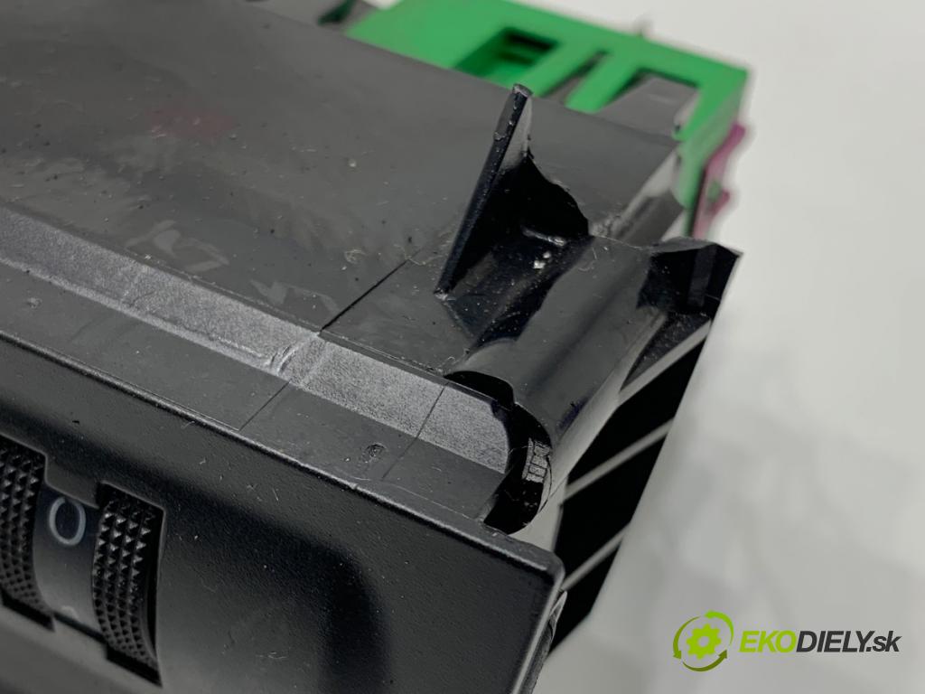 AUDI A6 C5 sedan 2000 132 kW 2.5 TDI quattro 2496 Panel ovládania kúrenia 4B0820043L (Prepínacie páčky pod volantom)