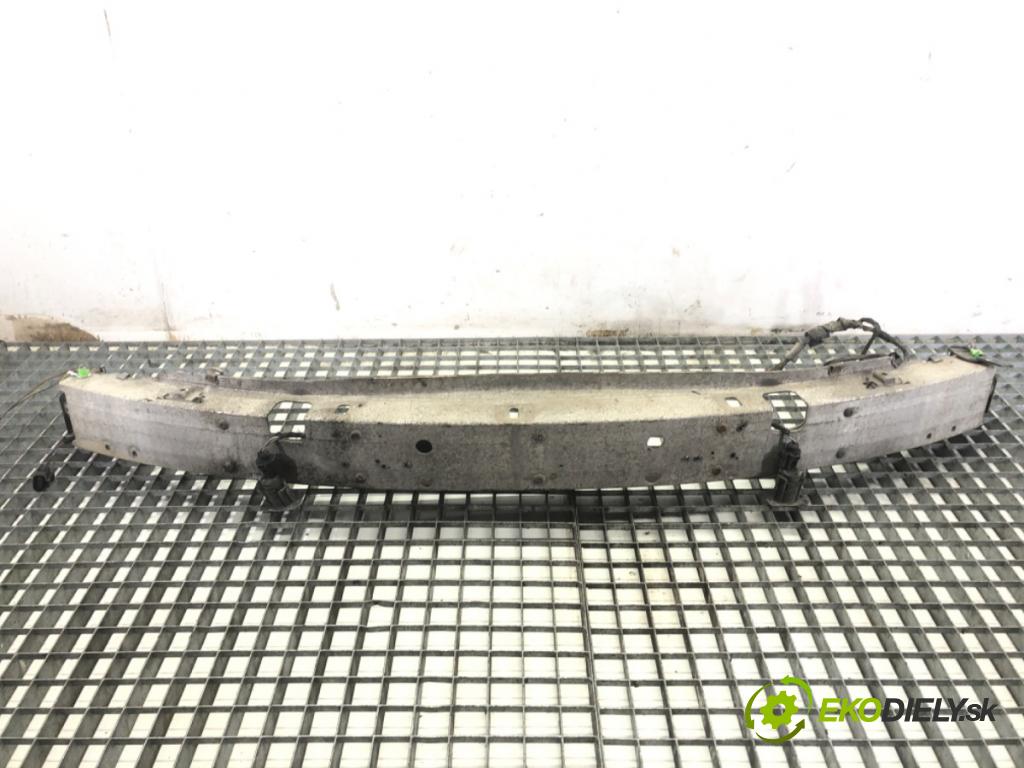 AUDI A6 C5 sedan 2000 132 kW 2.5 TDI quattro 2496 výztuha nárazníka přední část  (Přední výztuha)