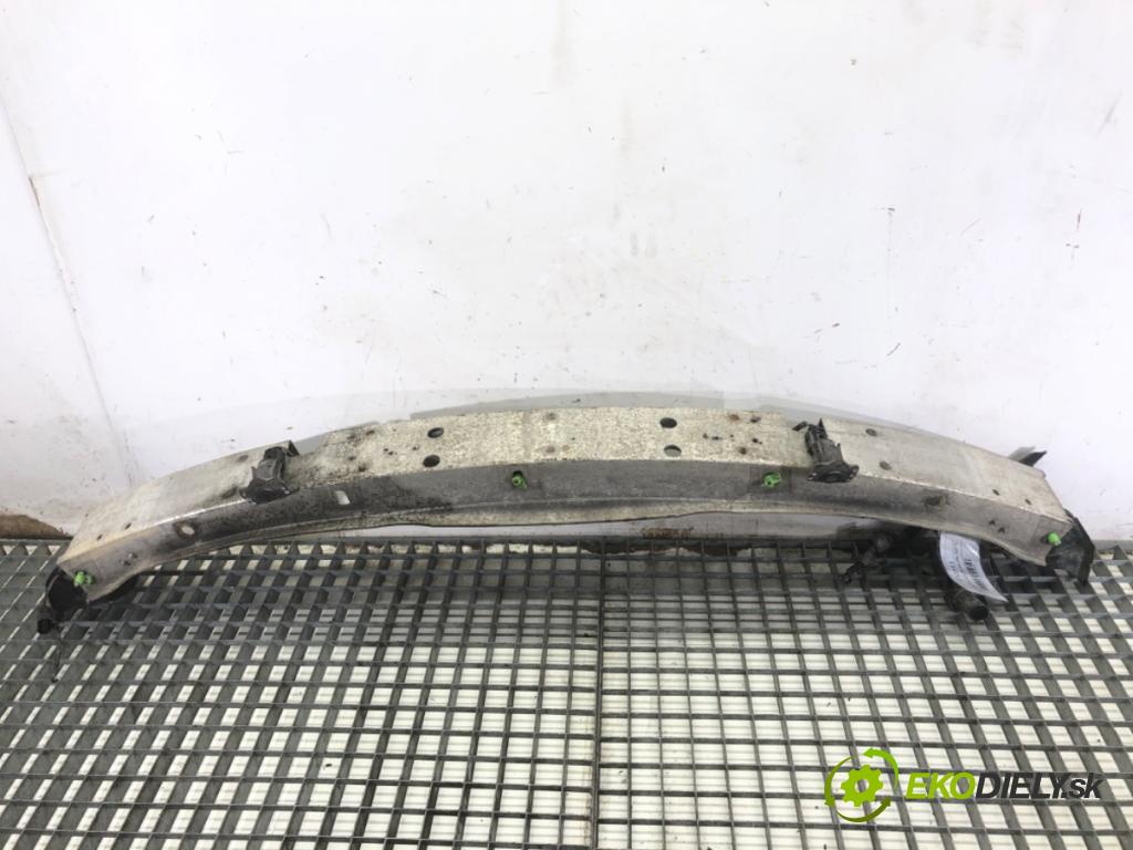 AUDI A6 C5 sedan 2000 132 kW 2.5 TDI quattro 2496 výztuha nárazníka přední část  (Přední výztuha)