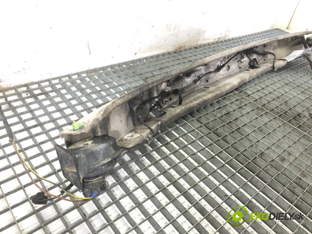 AUDI A6 C5 sedan 2000 132 kW 2.5 TDI quattro 2496 výztuha nárazníka přední část  (Přední výztuha)