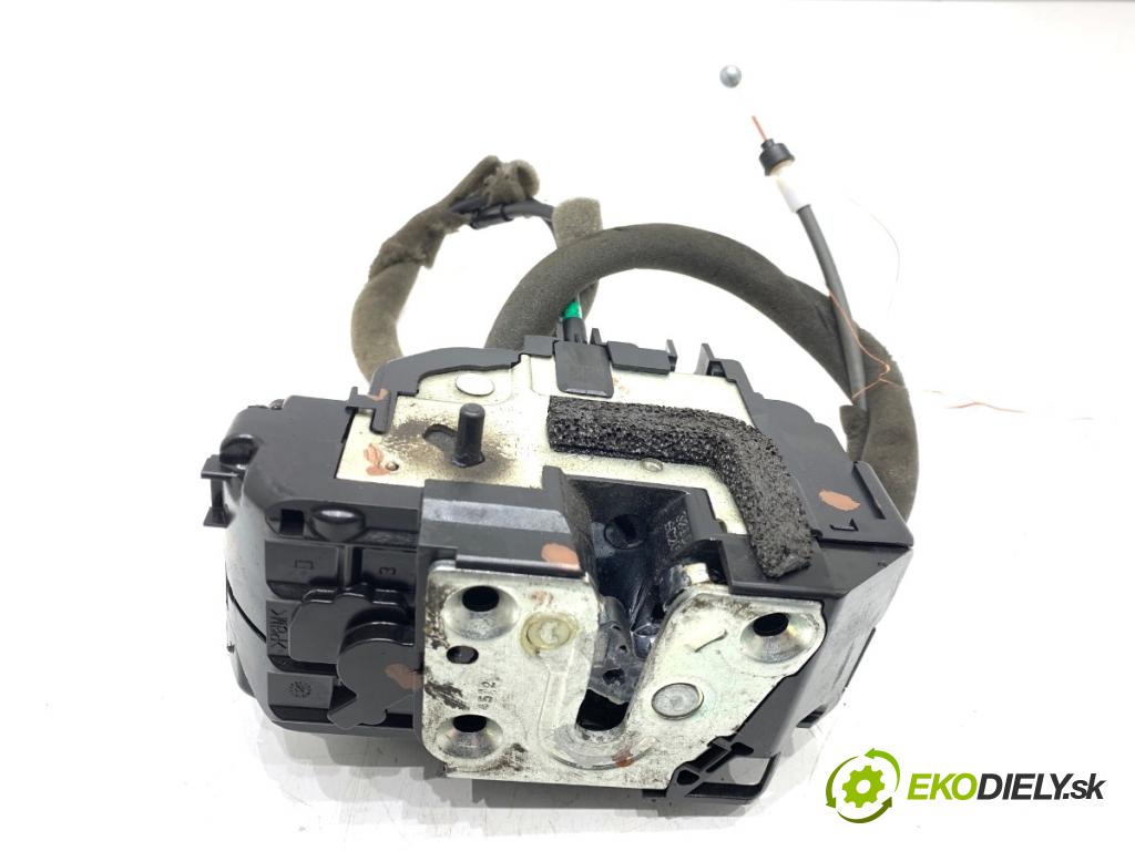NISSAN QASHQAI J10 SUV 2013 86 kW 1.6 1598 zámok dveře pravý zadní část 