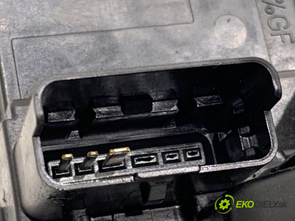 NISSAN QASHQAI J10 SUV 2013 86 kW 1.6 1598 zámok dveře pravý zadní část