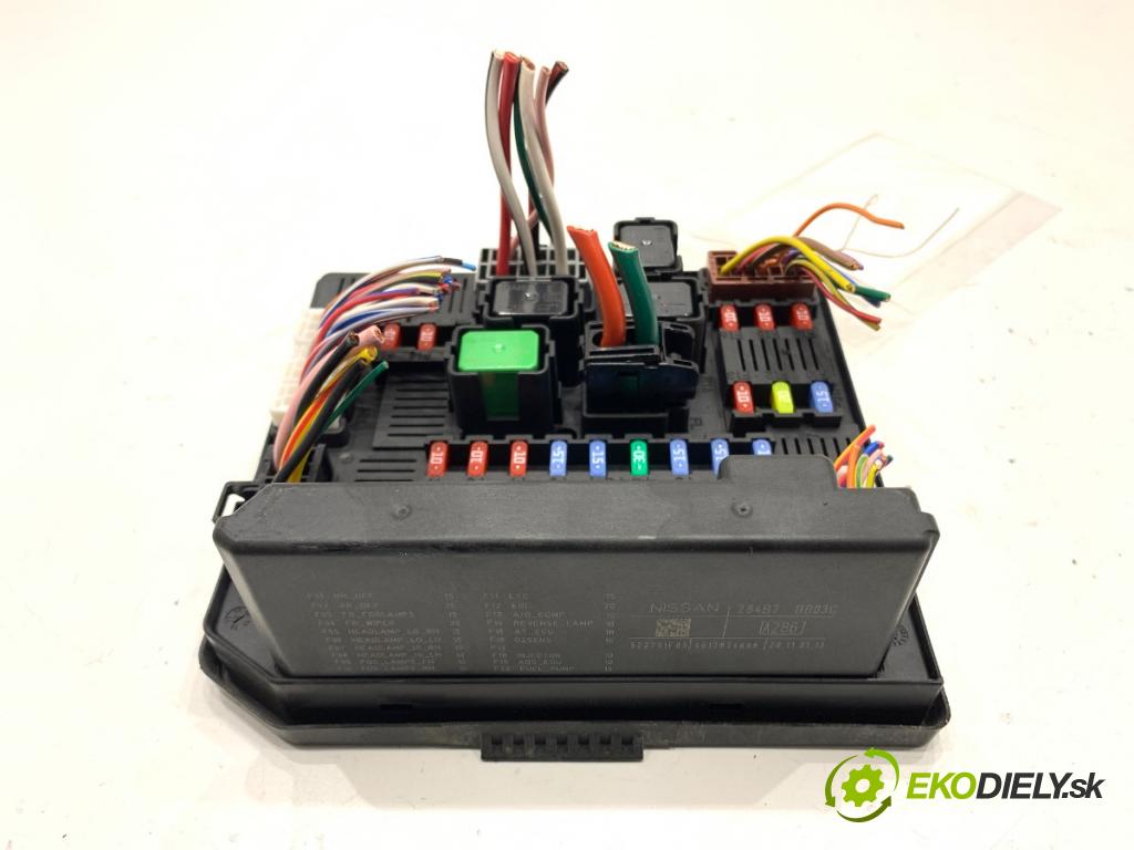 NISSAN QASHQAI J10 SUV 2013 86 kW 1.6 1598 modul BSI 284B7-BB03C (Pojistková skříňka)