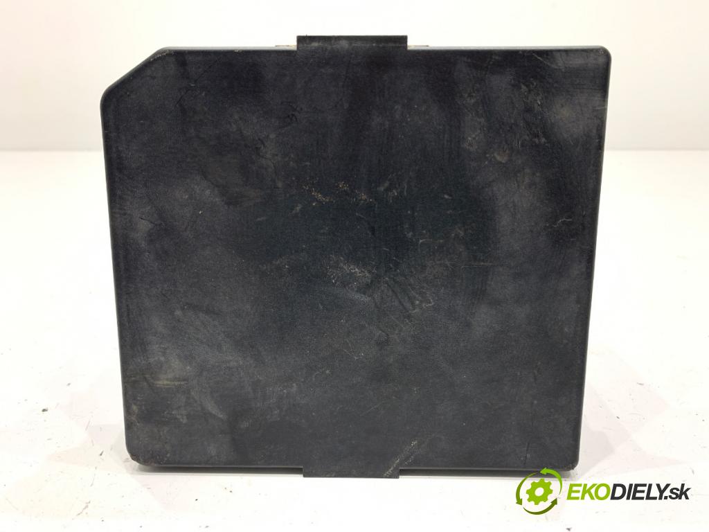 NISSAN QASHQAI J10 SUV 2013 86 kW 1.6 1598 modul BSI 284B7-BB03C (Pojistková skříňka)