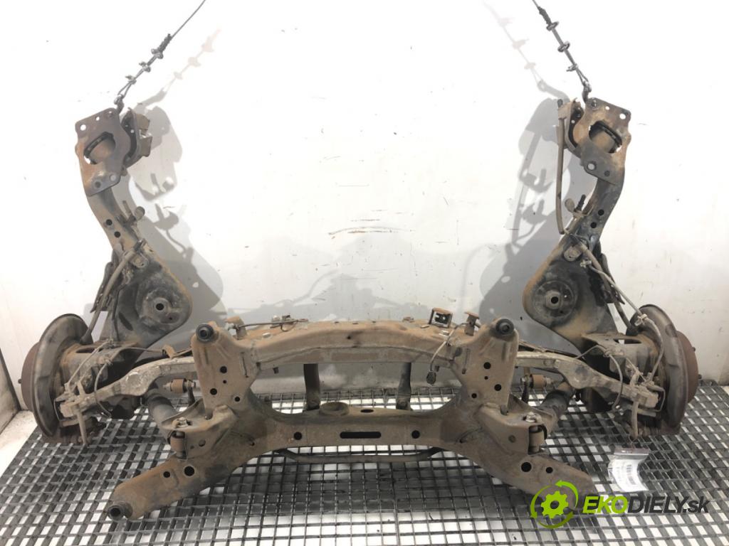 NISSAN QASHQAI J10 SUV 2013 86 kW 1.6 1598 výztuha zadní část 