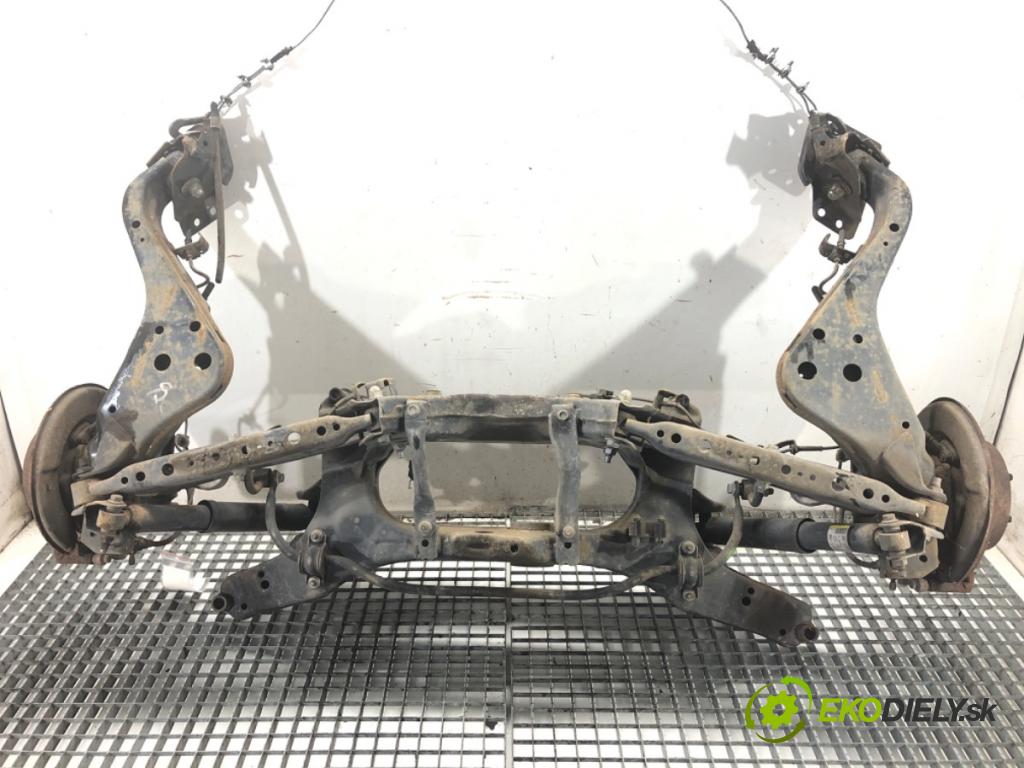 NISSAN QASHQAI J10 SUV 2013 86 kW 1.6 1598 výztuha zadní část