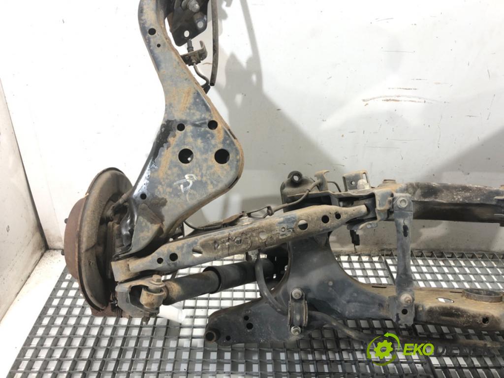 NISSAN QASHQAI J10 SUV 2013 86 kW 1.6 1598 výztuha zadní část