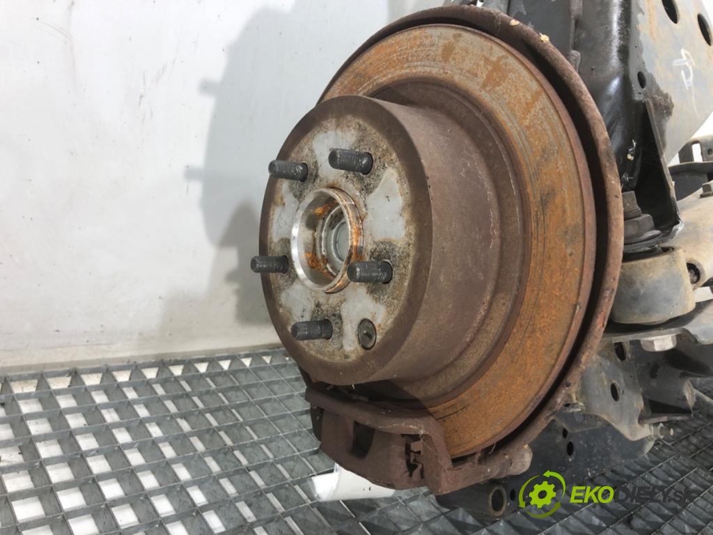 NISSAN QASHQAI J10 SUV 2013 86 kW 1.6 1598 výztuha zadní část