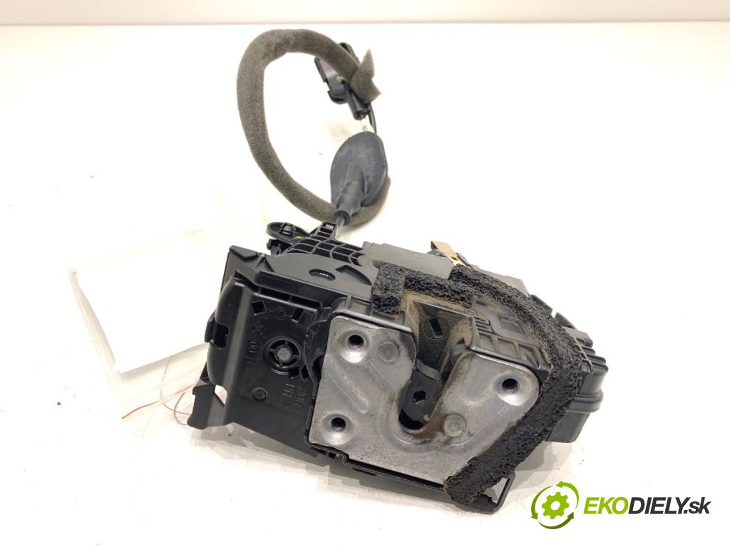 RENAULT CLIO IV liftback 2017 54 kW 1.2 16V 1149 zámok Dvere pravy predný 805024563R