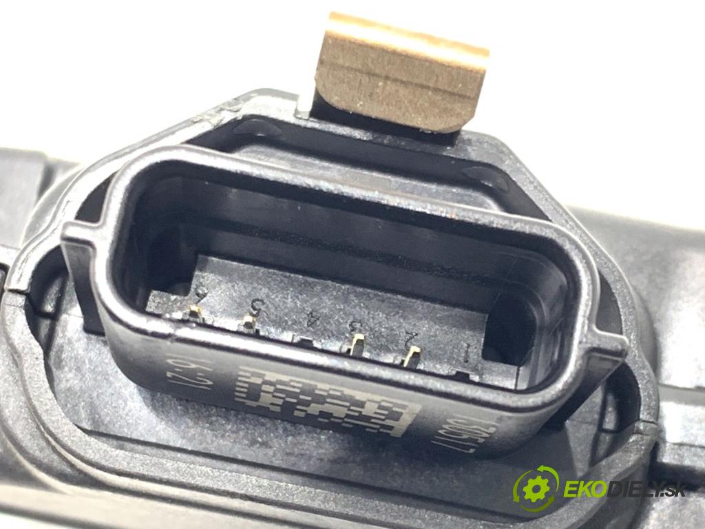 RENAULT CLIO IV liftback 2017 54 kW 1.2 16V 1149 zámok Dvere pravy predný 805024563R