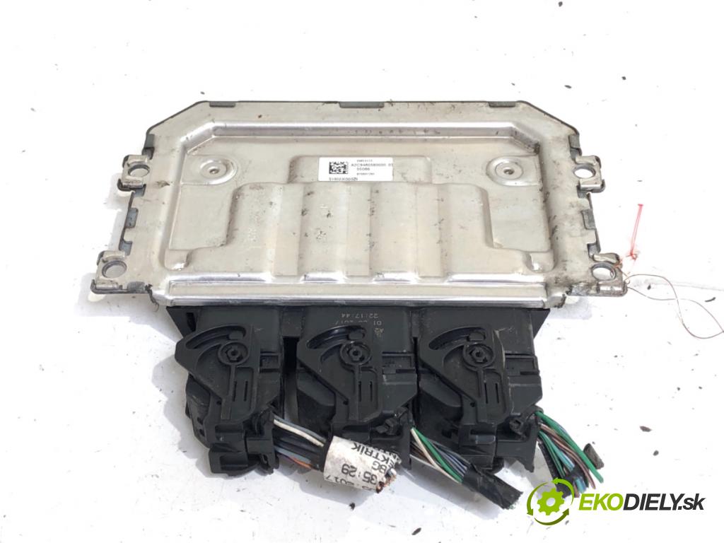 RENAULT CLIO IV liftback 2017 54 kW 1.2 16V 1149 riadiaca jednotka Motor 237108979R (Riadiaca jednotka)