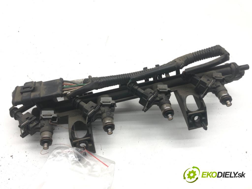 RENAULT CLIO IV liftback 2017 54 kW 1.2 16V 1149 Lišta vstrekovacia 8200292590 (Vstrekovacia lišta)