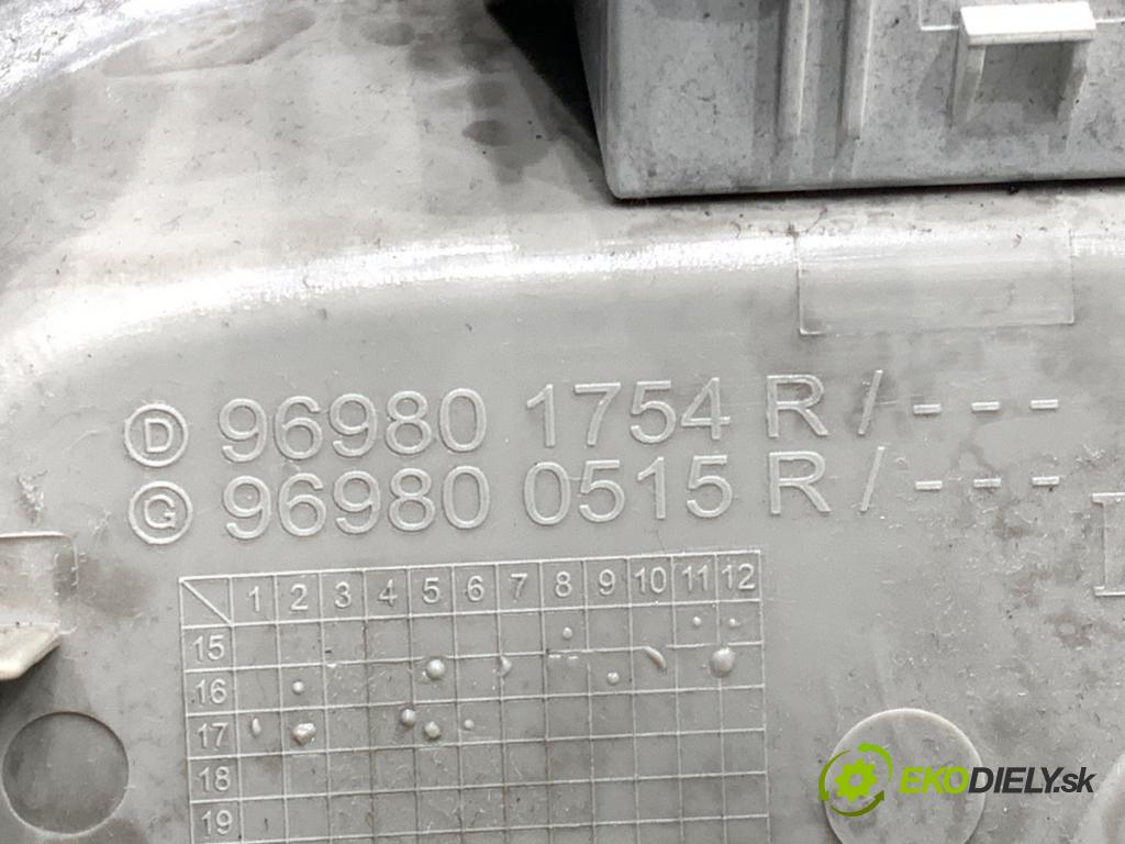 RENAULT CLIO IV liftback 2017 54 kW 1.2 16V 1149 světlo stropní 969801754R