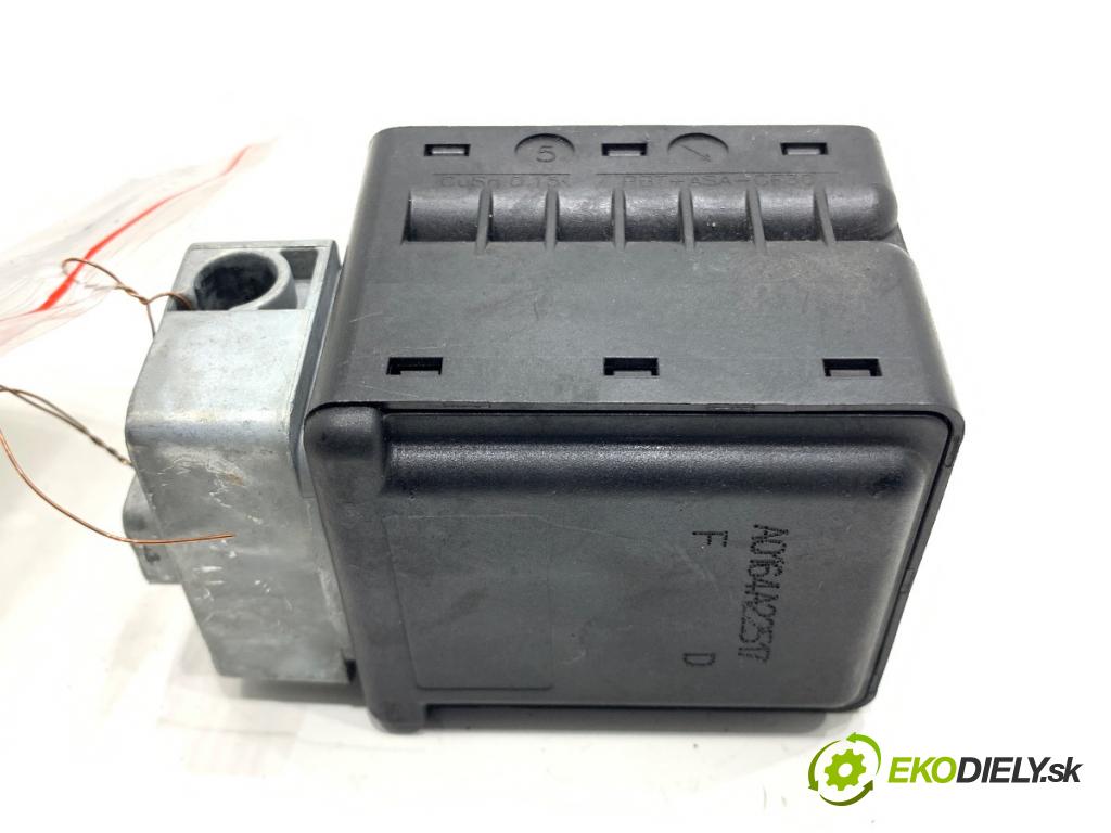 RENAULT CLIO IV liftback 2017 54 kW 1.2 16V 1149 blokáda volantu 487004399R (Řízení ostatní)