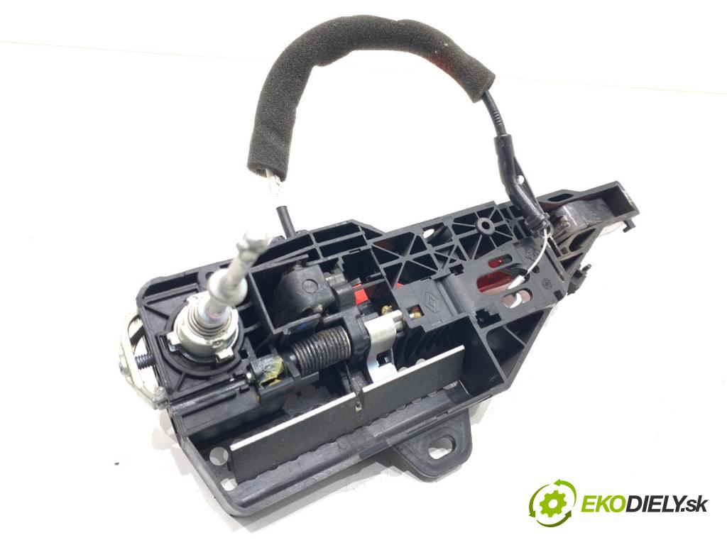 RENAULT CLIO IV liftback 2017 54 kW 1.2 16V 1149 klika vnejší levý přední část