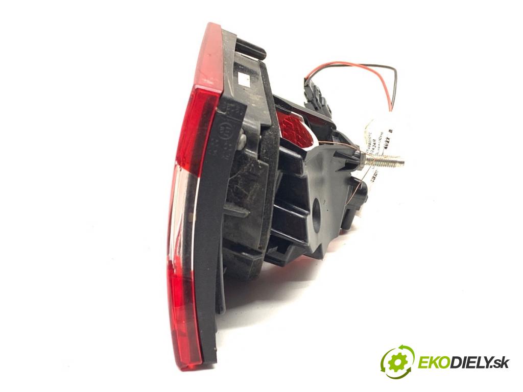 RENAULT CLIO IV liftback 2017 54 kW 1.2 16V 1149 Svetlo zad ľavá strana vnútorná  (Kľučka dverí ostatné)