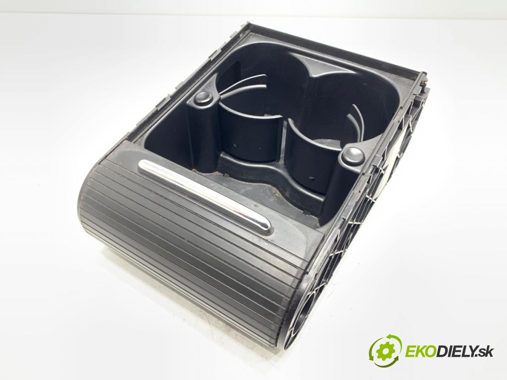 VW PASSAT B6 sedan 2007 77 kW 1.9 TDI 1896 Držiak na nápoje 3C0858329A (Držiak (úchyt) na nápoje)