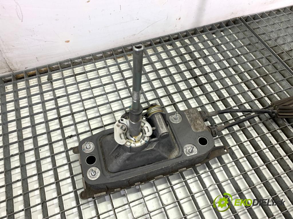 VW PASSAT B6 sedan 2007 77 kW 1.9 TDI 1896 Kulisa 3C0711049L (Rýchlostná páka (kulisa))