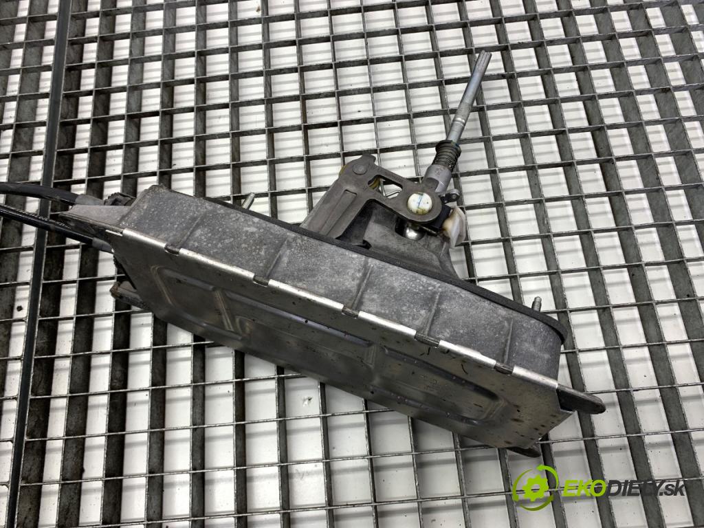 VW PASSAT B6 sedan 2007 77 kW 1.9 TDI 1896 Kulisa 3C0711049L (Rýchlostná páka (kulisa))