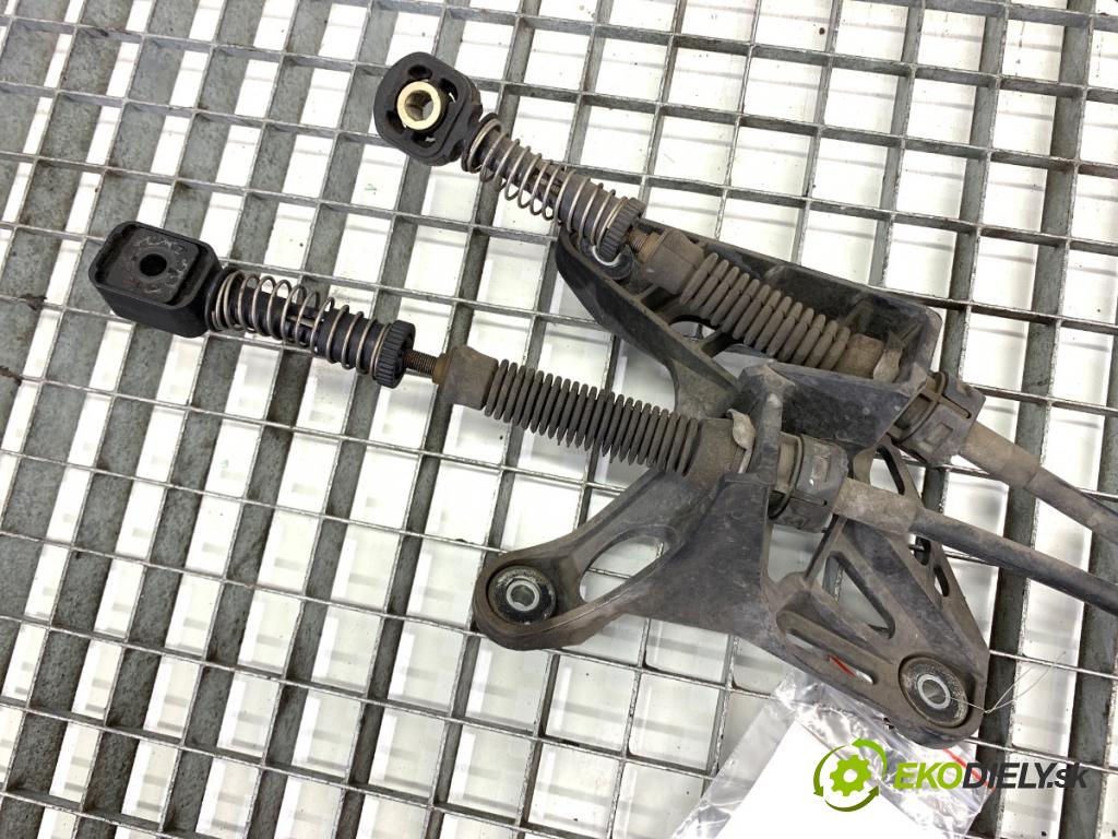 VW PASSAT B6 sedan 2007 77 kW 1.9 TDI 1896 Kulisa 3C0711049L (Rýchlostná páka (kulisa))