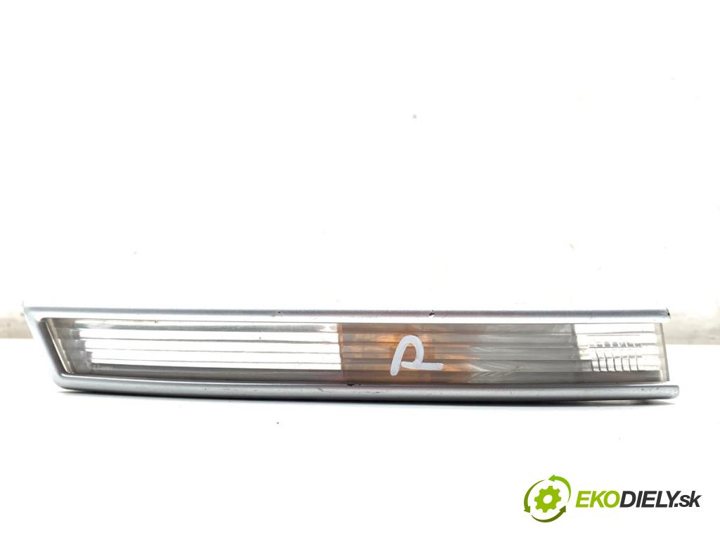 VW PASSAT B6 sedan 2007 77 kW 1.9 TDI 1896 směrovka pravý přední část 3C0953042E (Klika dveří ostatní)