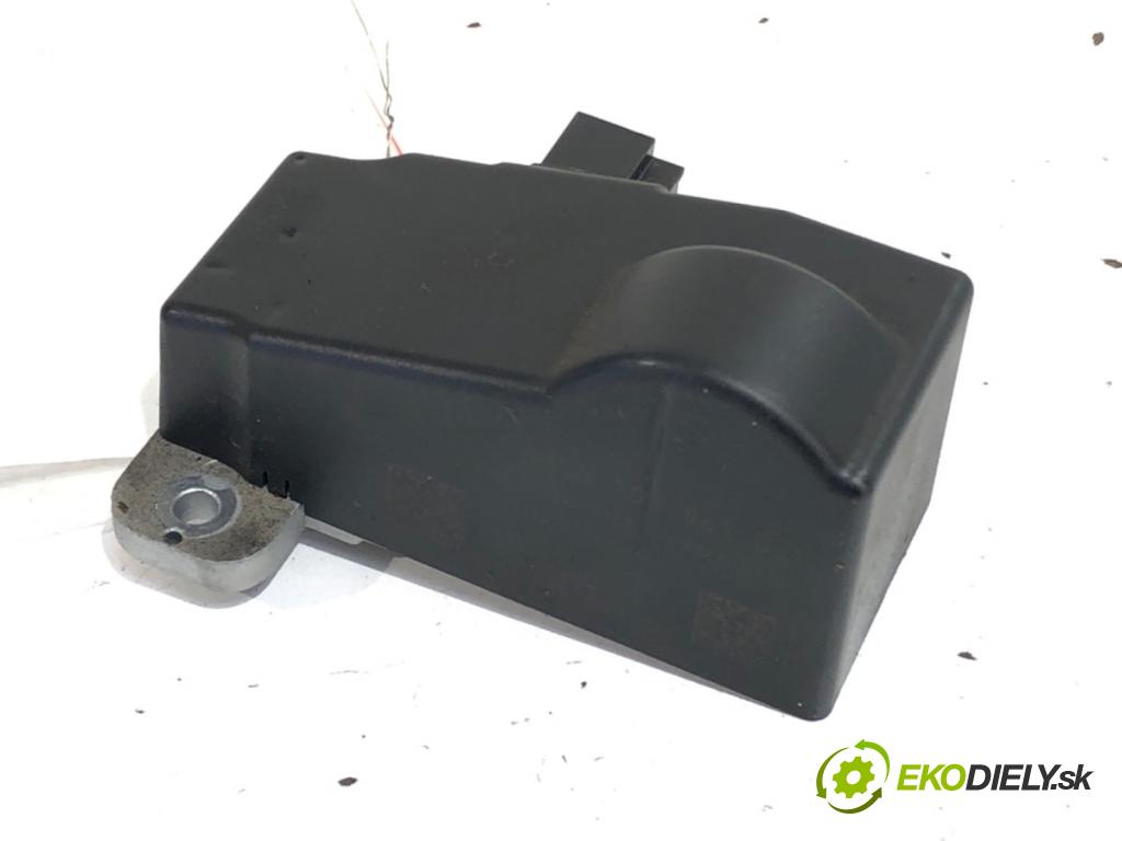 VW PASSAT B6 sedan 2007 77 kW 1.9 TDI 1896 blokáda volantu 3C0905861G (Řízení ostatní)