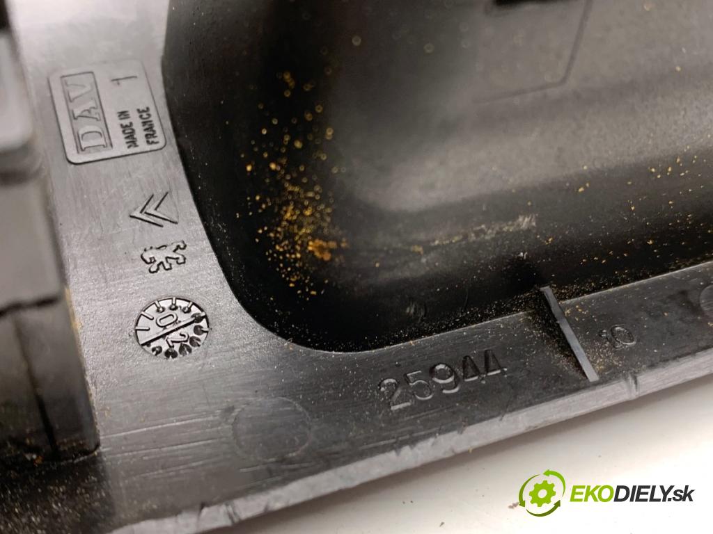 PEUGEOT 607 sedan 2003 98 kW 2.2 HDi 2179 Prepínač okien  (Prepínacie páčky pod volantom)