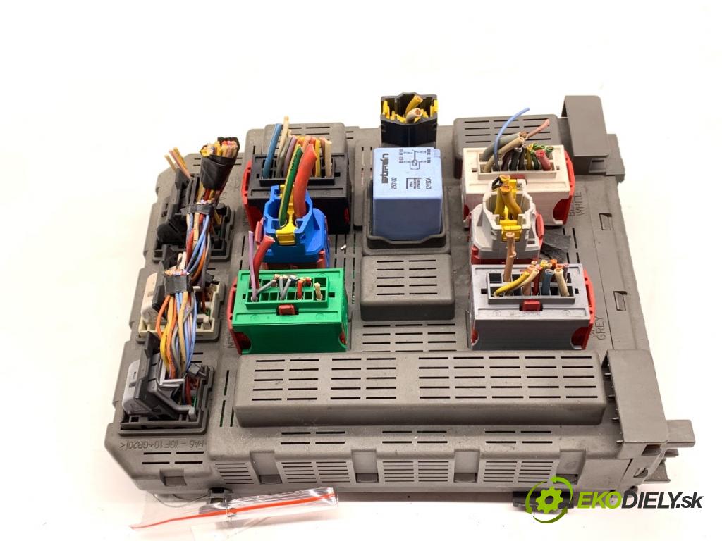 PEUGEOT 607 sedan 2003 98 kW 2.2 HDi 2179 modul BSI 9641958680 (Pojistková skříňka)