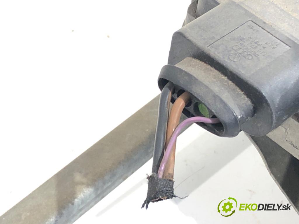 AUDI A3 8P liftback 2003 75 kW 1.6 1595 Mechanizmus stieračov predný 8P1955023D (Motorček stieračov predný)