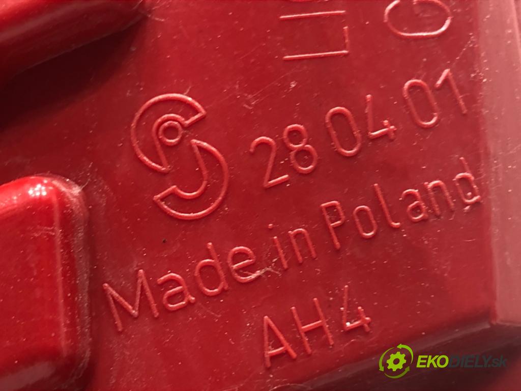 AUDI A3 8P liftback 2003 75 kW 1.6 1595 světlo levý zadní část