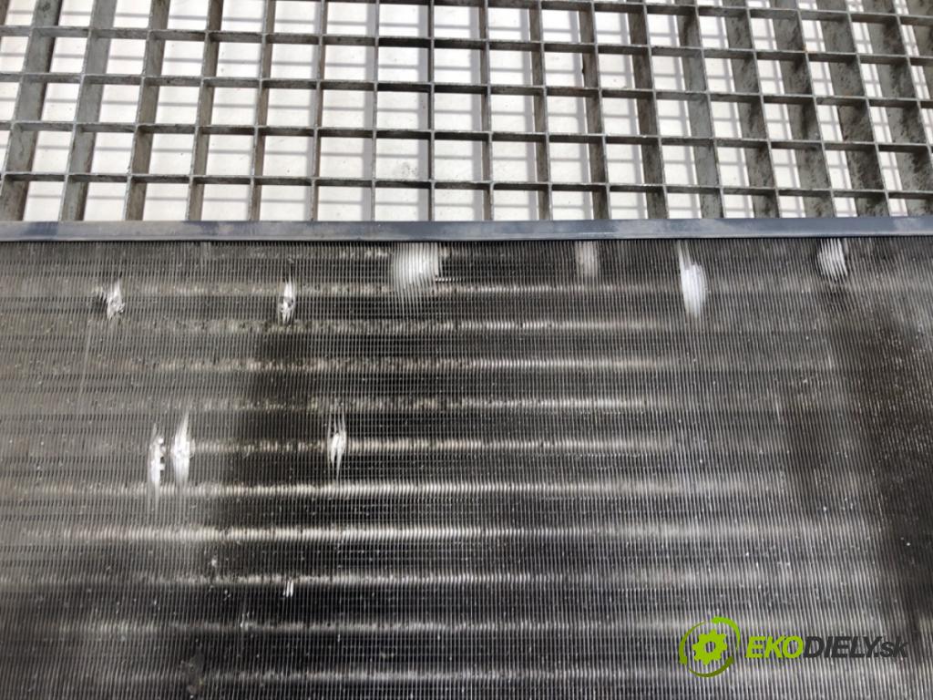 VW TRANSPORTER T4 Autobus 1997 57 kW 2.4 D Syncro 2370 chladič vody  (Vodní chladič)