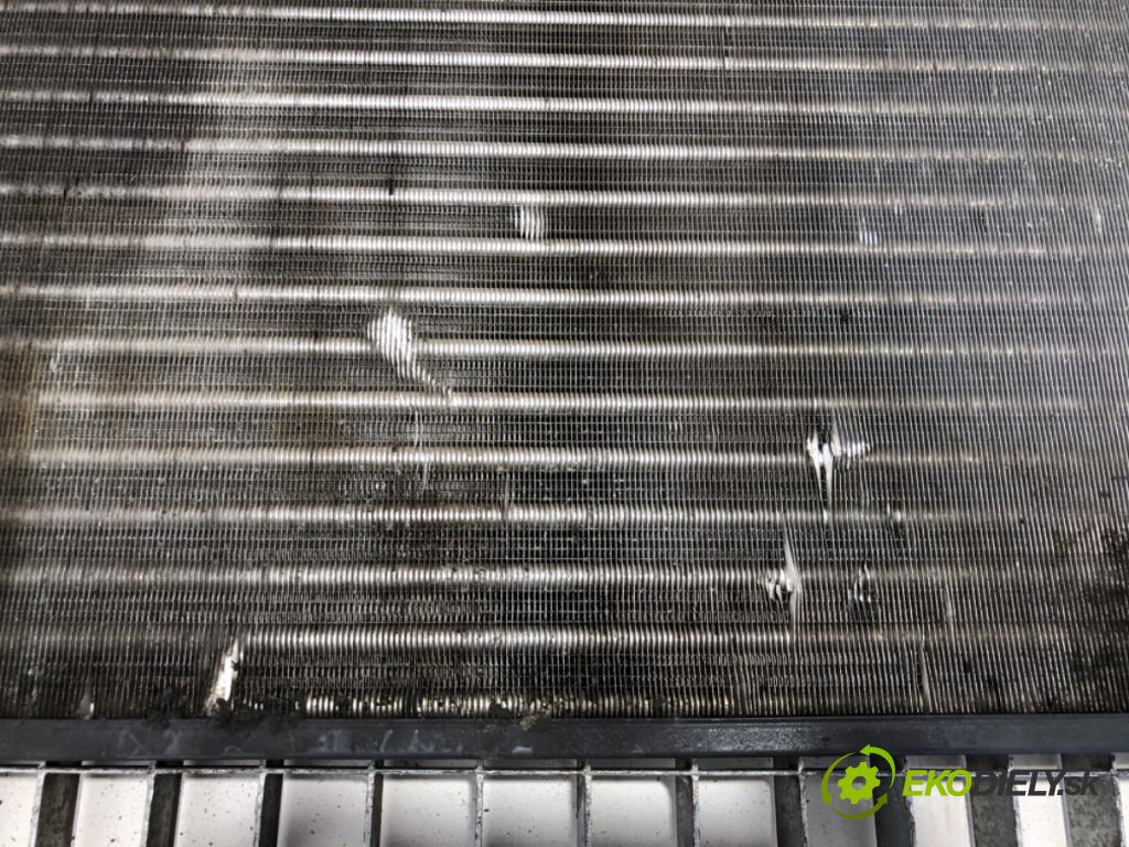 VW TRANSPORTER T4 Autobus 1997 57 kW 2.4 D Syncro 2370 chladič vody  (Vodní chladič)