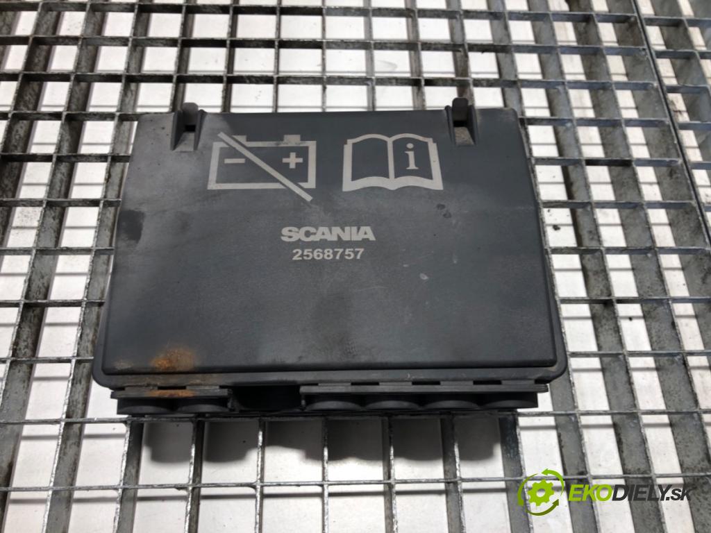 SCANIA L,P,G,R,S - series Wywrotka 2019 302 kW R410 302 kW [411 KM] olej napędowy 2017 - 2022 12742 skříňka poistková 2568757 (Pojistková skříňka)