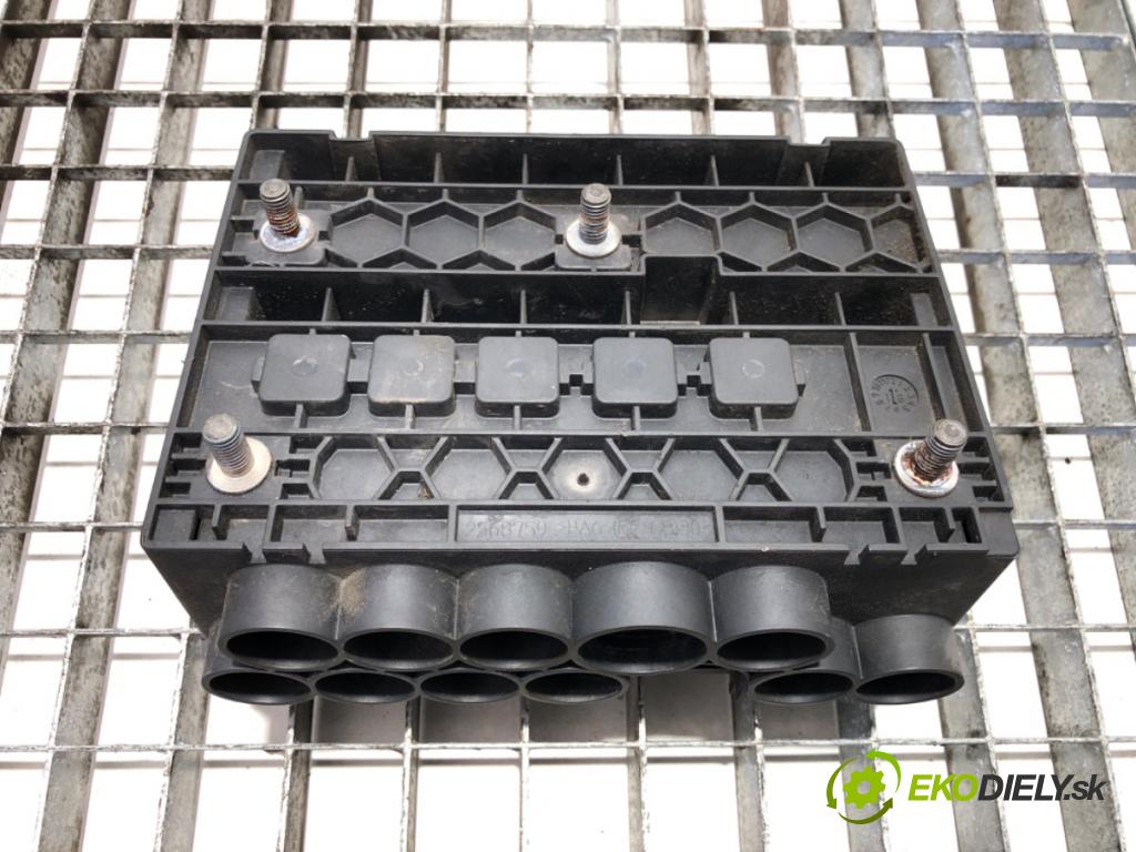 SCANIA L,P,G,R,S - series Wywrotka 2019 302 kW R410 302 kW [411 KM] olej napędowy 2017 - 2022 12742 skříňka poistková 2568757 (Pojistková skříňka)