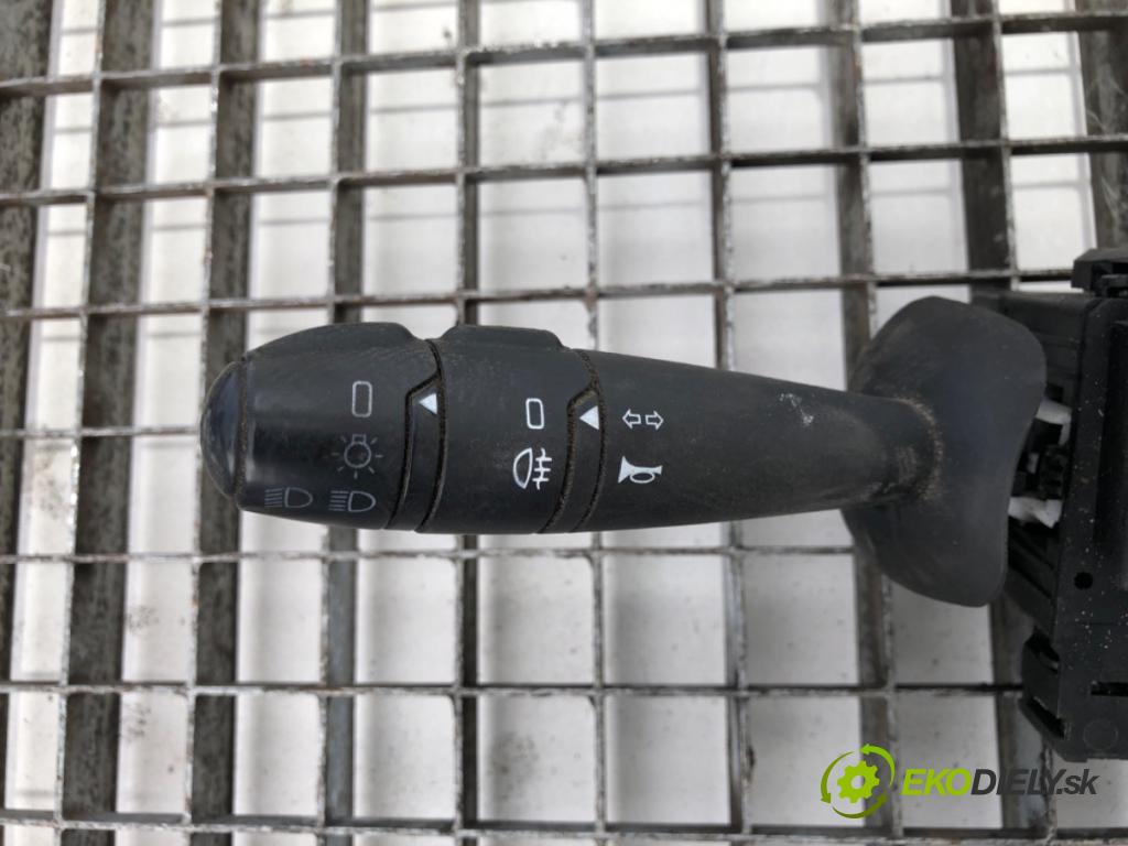 RENAULT MASTER II Skrzynia 2007 88 kW 2.5 dCi 2463 Prepínač kombinovaný 8200251704 (Prepínacie páčky pod volantom)