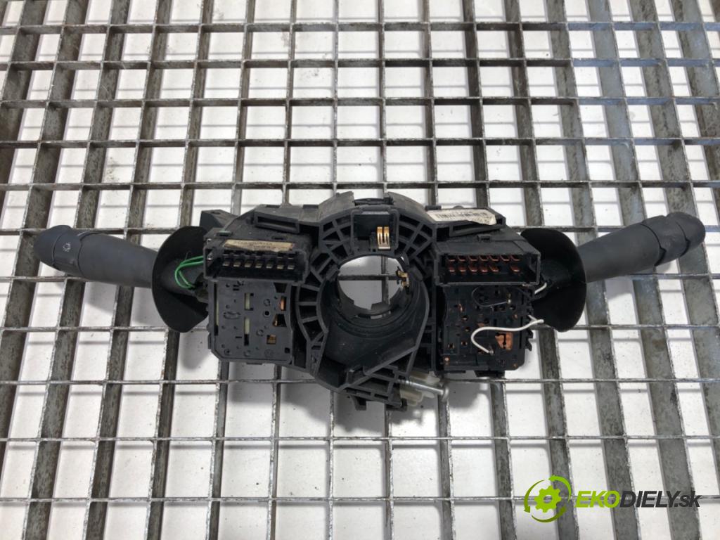 RENAULT MASTER II Skrzynia 2007 88 kW 2.5 dCi 2463 Prepínač kombinovaný 8200251704 (Prepínacie páčky pod volantom)