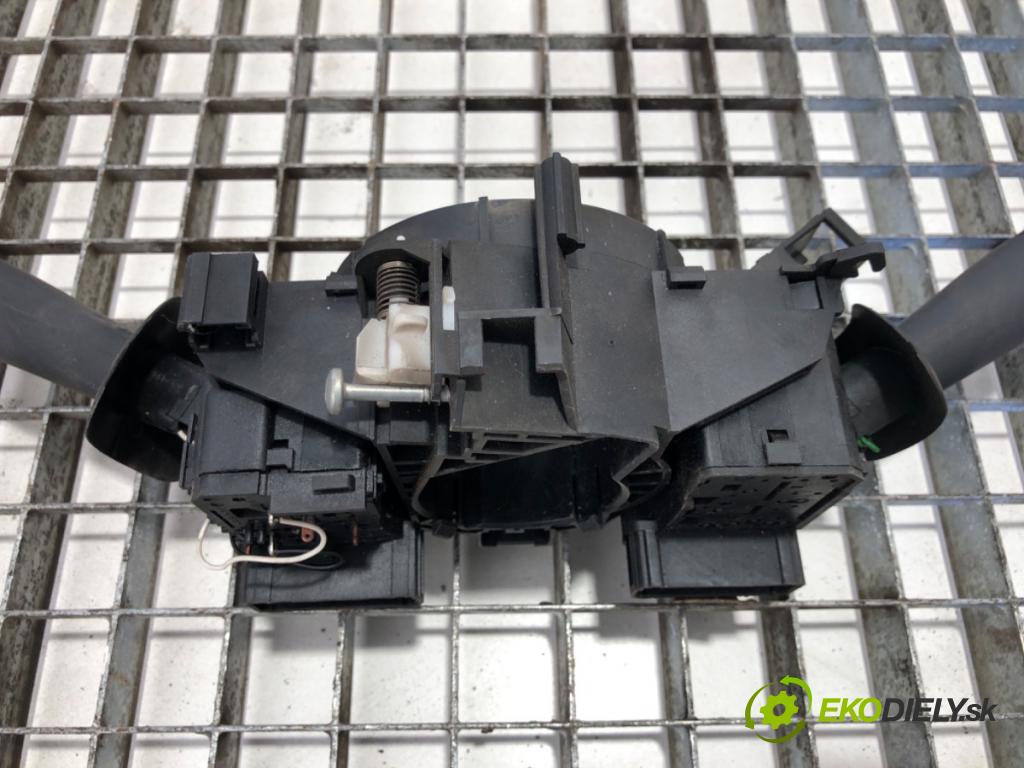 RENAULT MASTER II Skrzynia 2007 88 kW 2.5 dCi 2463 Prepínač kombinovaný 8200251704 (Prepínacie páčky pod volantom)