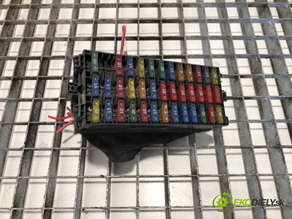 RENAULT MASTER II Skrzynia 2007 88 kW 2.5 dCi 2463 skříňka poistková 8200623718 (Pojistková skříňka)