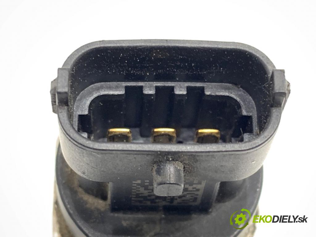 FIAT CROMA Kombi 2006 147 kW 2.4 D Multijet 2387 Snímač tlaku paliva 0281002706 (Snímač)