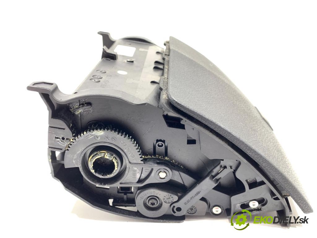 MERCEDES-BENZ W204 sedan 2007 135 kW C 200 Kompressor (204.041) 1796 Dislpej A2046800031 (Prístrojová doska)