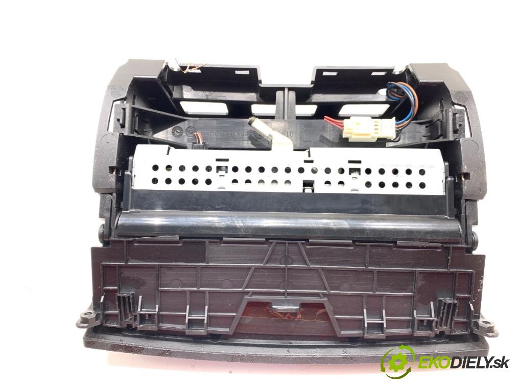 MERCEDES-BENZ W204 sedan 2007 135 kW C 200 Kompressor (204.041) 1796 Dislpej A2046800031 (Prístrojová doska)