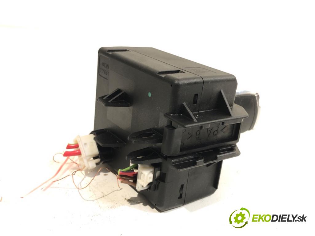 MERCEDES-BENZ W204 sedan 2007 135 kW C 200 Kompressor (204.041) 1796 spinačka A2045450908 (Spínacia skrinka)