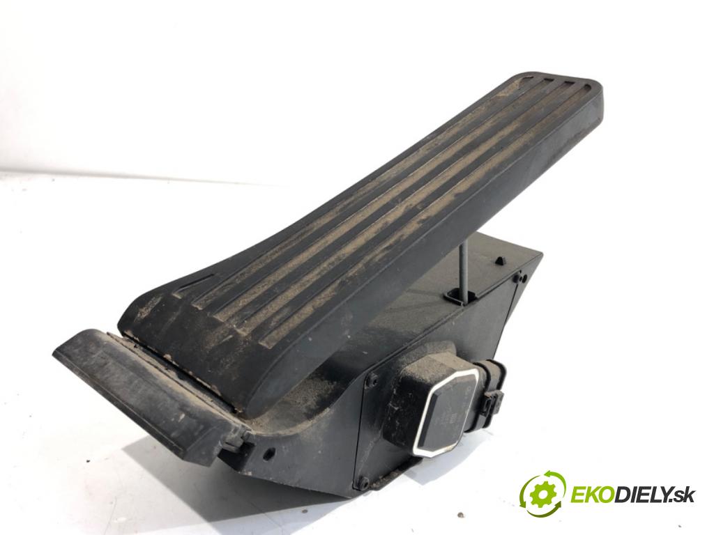 MERCEDES-BENZ W204 sedan 2007 135 kW C 200 Kompressor (204.041) 1796 Potenciometer plynu A2043000004 (Potenciometer plynového pedálu)